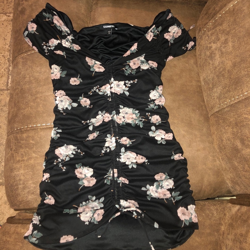 2/$10🛍Express floral blouse